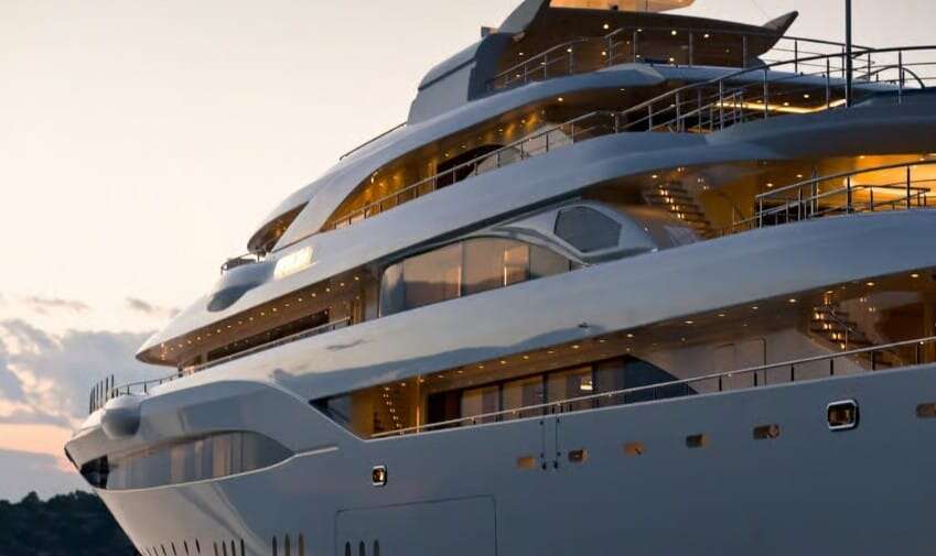 Bodrum’da 1.5 Milyon TL’lik Hesap: Paris Dragnis’in Süper Yatı Yalıkavak Marina’da 4